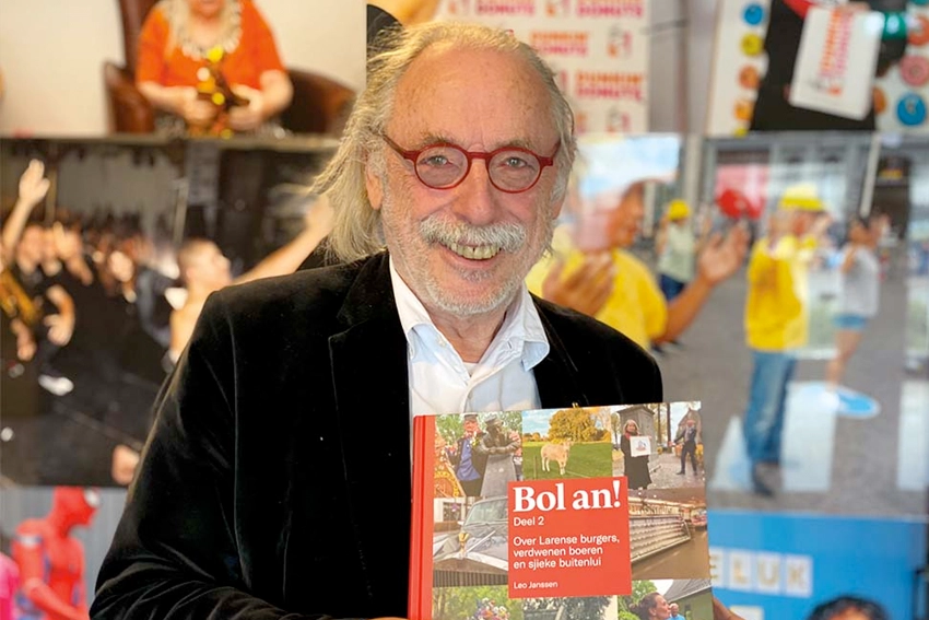 Op stap met dorpschroniqueur Leo Janssen. Wandelen langs heggen en hagen, kerken en kroegen, langs hutten en villa’s van Laarders die het dorp zijn karakter hebben gegeven.
